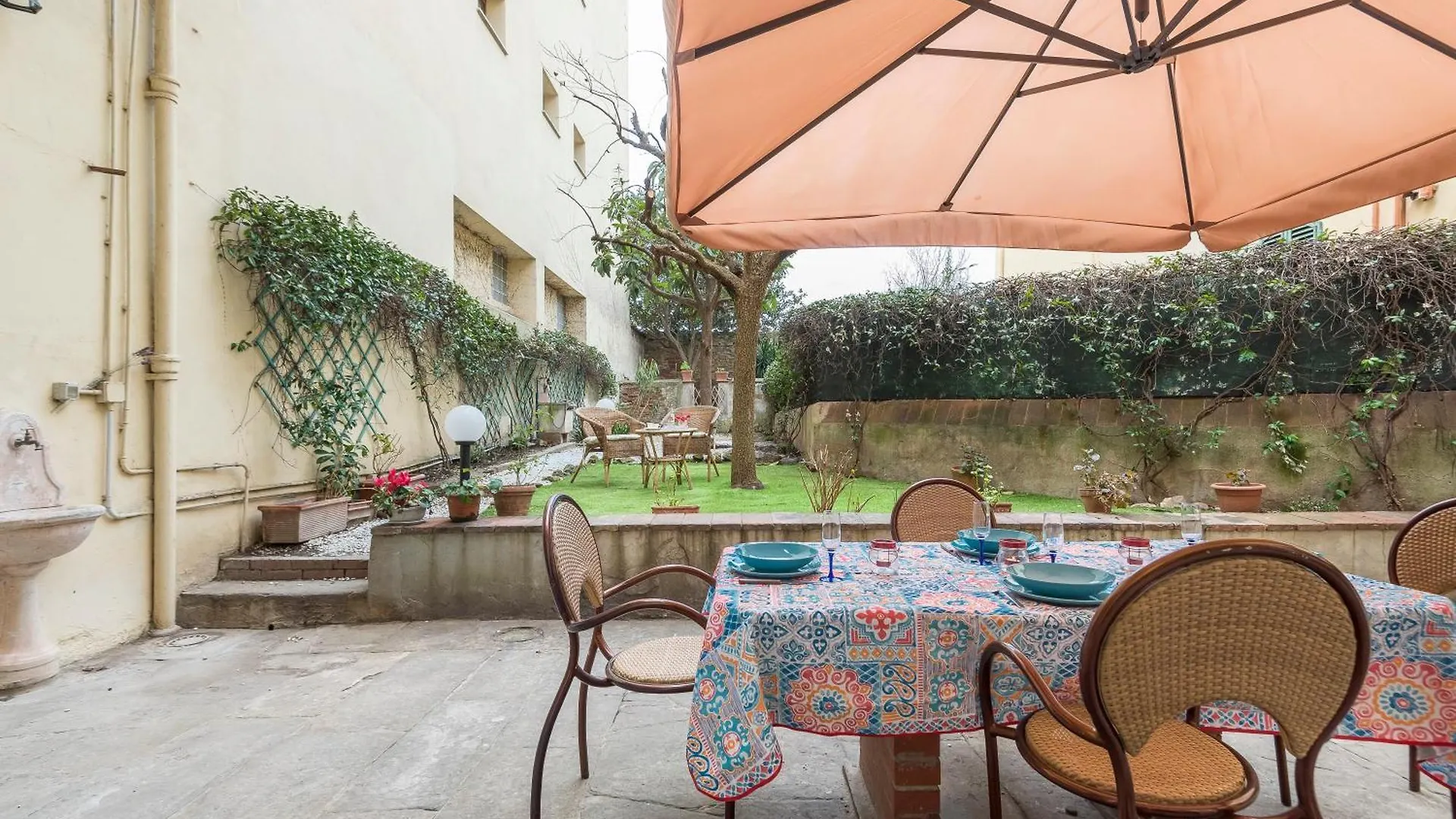 Garden Apartment In Florencie 0*,