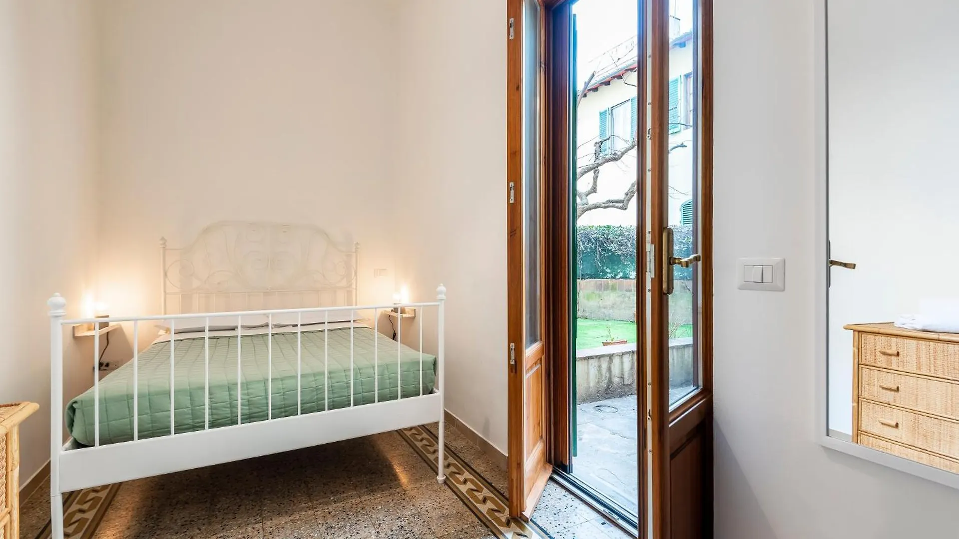 Garden Apartment In Florencie